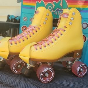 Moxi Beach Bunny Quad Skates